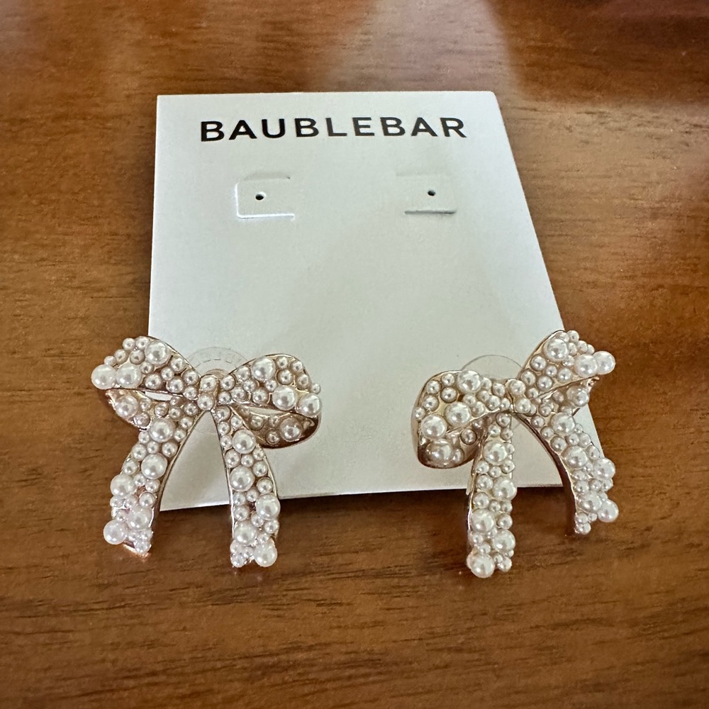 Bow Pearl Earrings